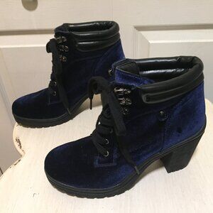 Joe Boxer Blue Velvet Chunky Heel Ankle Boot Size 10